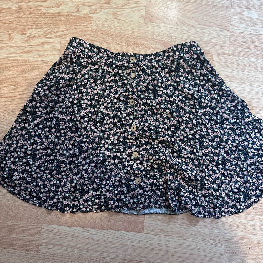 Floral Button-Up Skirt - Black and Pink Size Medium‎